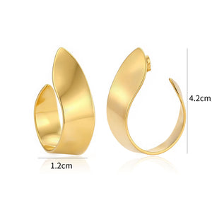 Oorstekers maangloed goud