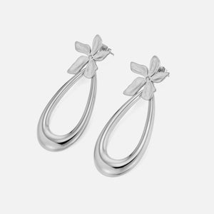 Oorstekers bloem druppel zilver