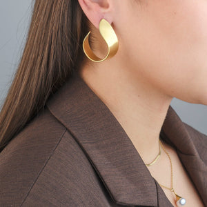 Oorstekers maangloed goud