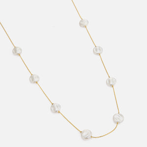Long necklace with flat pearls - Goud