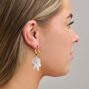 Oorbellen flora wave goud/wit