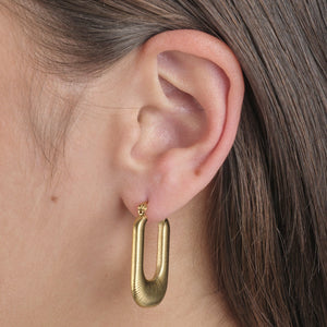 Oorbellen rechthoekig gestreept goud