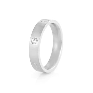 Ring gegraveerde hartjes en steentjes