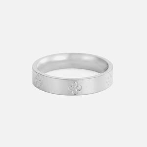 Ring gegraveerde klavers