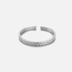 Ring streepjes patroon zilver