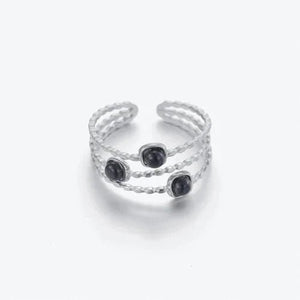 Ring three gems black