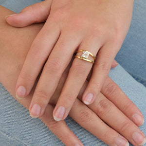 Ring vierkante steen goud