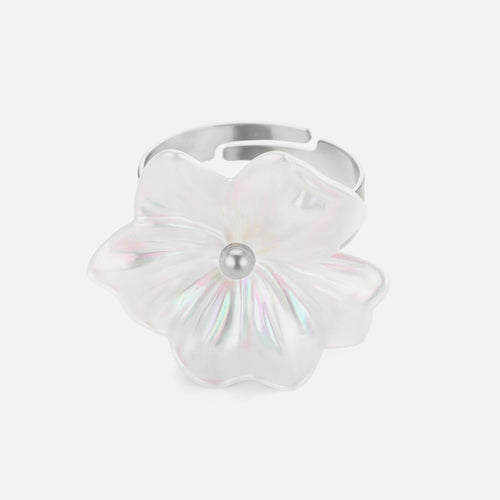 Ring white flower