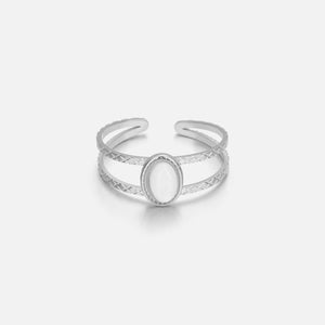 Ring witte steen